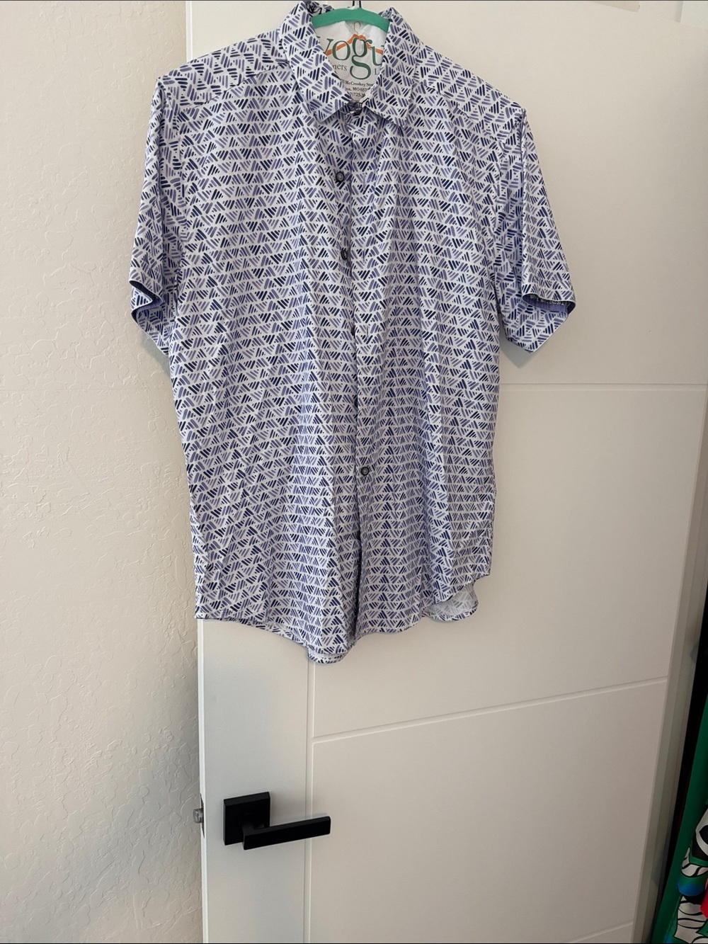 ROBERT GRAHAM Men’s Short Sleeve Geometric Print Shirt - White & purple SIZE M